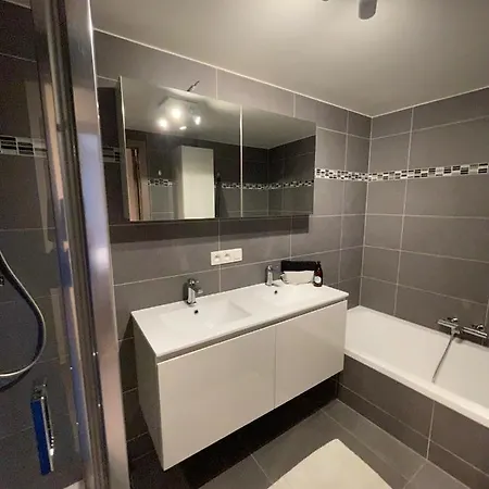 - Gratis Garage - Topligging * أوستيند